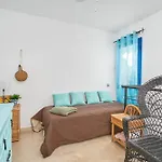 Penthouse By The דירה