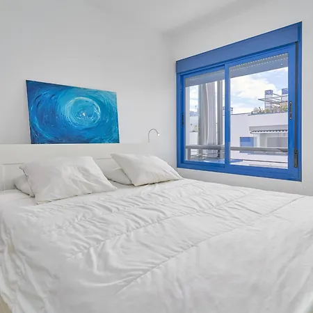 Penthouse By The דירה